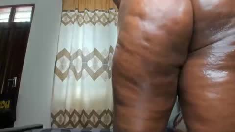 mia_ebbony online show from October 23, 2025, 7:40 am