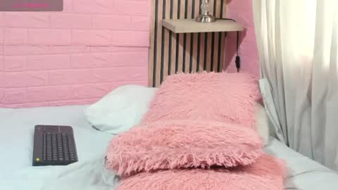 mia_elioth00 online show from July 25, 2026, 9:12 pm