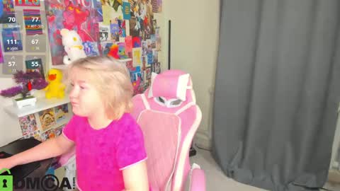 Snapshot of mia_ferd chatting on May 4, 2026, 2:51 am Mia online show from May 4, 2026, 2:51 am