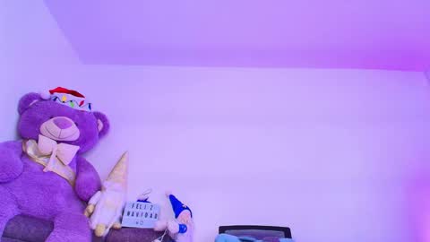 Mia flames online show from December 18, 2025, 6:58 pm