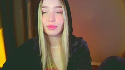 Snapshot of mia_fleur_ chatting on January 11, 2025, 1:11 pm Mia online show from January 11, 2025, 1:11 pm