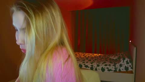 Snapshot of mia_fleur_ chatting on February 24, 2025, 10:47 pm Mia online show from February 24, 2025, 10:47 pm