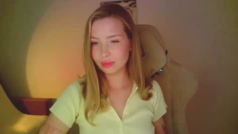 Mia online show from June 14, 2026, 8:44 pm