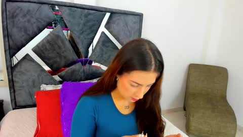 mia fox online show from November 26, 2025, 12:17 pm