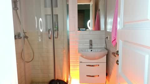 Snapshot of mia_g_ chatting on January 7, 2025, 9:18 am Mia online show from January 7, 2025, 9:18 am