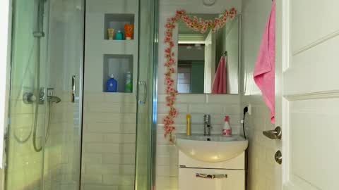 Snapshot of mia_g_ chatting on February 22, 2025, 9:12 am Mia online show from February 22, 2025, 9:12 am