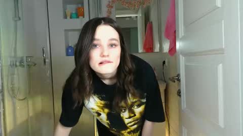 Snapshot of mia_g_ chatting on February 27, 2025, 5:45 am Mia online show from February 27, 2025, 5:45 am