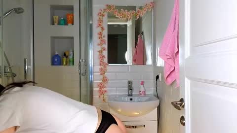 Snapshot of mia_g_ chatting on March 4, 2025, 5:32 am Mia online show from March 4, 2025, 5:32 am