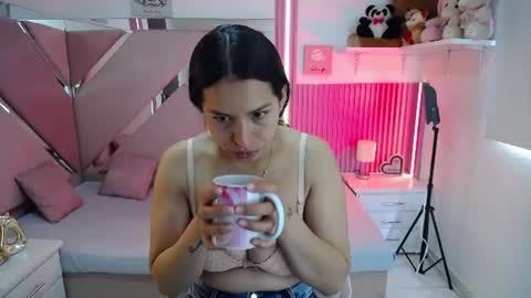 mia_garcia28 online show from June 19, 2026, 1:59 pm