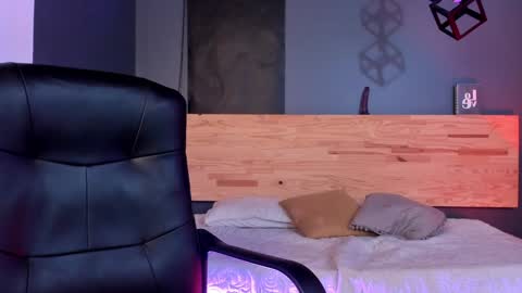 Val  online show from January 11, 2025, 12:44 am