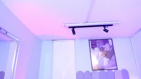 Val  online show from January 24, 2025, 9:05 pm