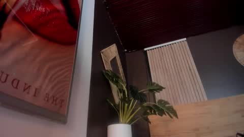 Val  online show from September 26, 2025, 11:14 am