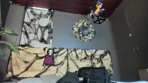 Val  online show from November 1, 2025, 11:45 am