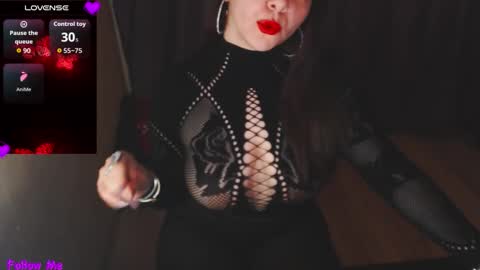 MiaJoy online show from November 19, 2025, 10:04 am