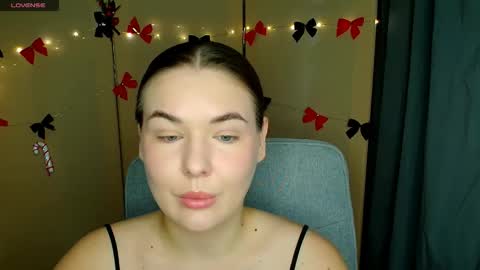 mia_lemm online show from December 22, 2025, 7:49 am