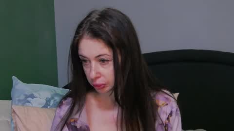 Snapshot of mia_lovi chatting on January 6, 2025, 6:25 am mia_lovi online show from January 6, 2025, 6:25 am