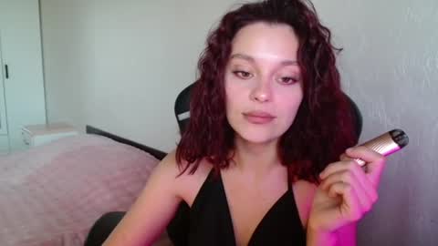 Snapshot of mia_luiza chatting on June 17, 2026, 9:45 am mia_luiza online show from June 17, 2026, 9:45 am