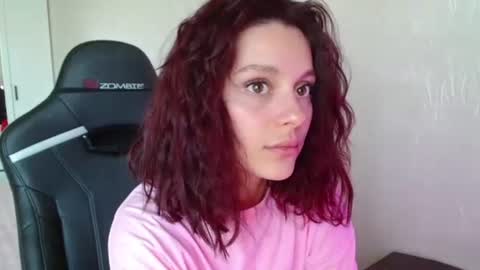 Snapshot of mia_luiza chatting on June 18, 2026, 11:14 am mia_luiza online show from June 18, 2026, 11:14 am