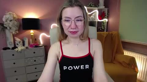 Mia online show from December 17, 2024, 10:55 am