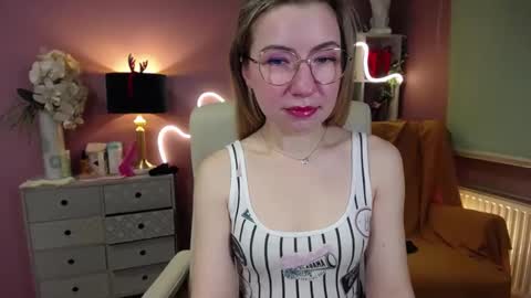 Mia online show from December 23, 2024, 7:38 am