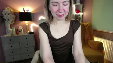 Mia online show from January 3, 2025, 8:32 am