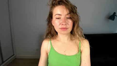 Mia online show from March 27, 2026, 7:36 am