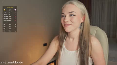 mia_milagros online show from December 9, 2024, 11:56 pm