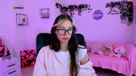 mia_mooon_ online show from July 20, 2026, 10:39 am