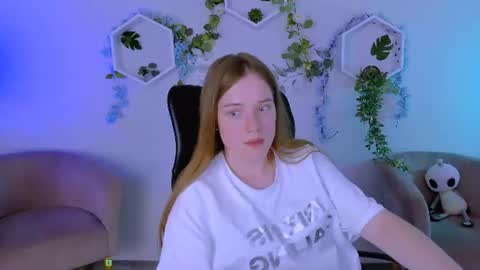 mia_mooon_ online show from July 28, 2026, 12:48 pm