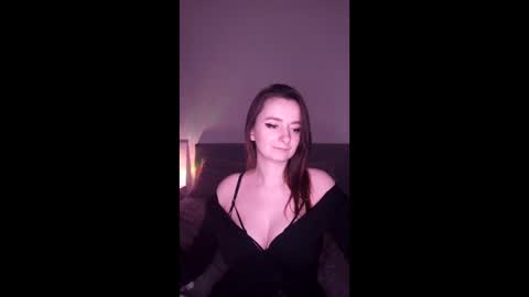 Snapshot of mia_muuur chatting on January 9, 2026, 1:41 am Mia online show from January 9, 2026, 1:41 am