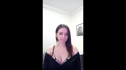 Snapshot of mia_muuur chatting on February 8, 2026, 9:13 am Mia online show from February 8, 2026, 9:13 am