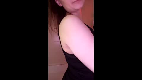 Snapshot of mia_muuur chatting on February 20, 2026, 12:07 am Mia online show from February 20, 2026, 12:07 am