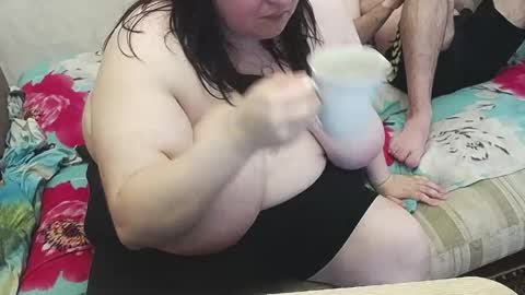 Snapshot of mia_muv chatting on May 25, 2026, 7:25 am mia_muv online show from May 25, 2026, 7:25 am