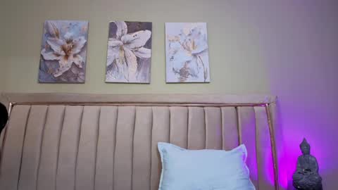 Mia online show from April 9, 2026, 11:37 am