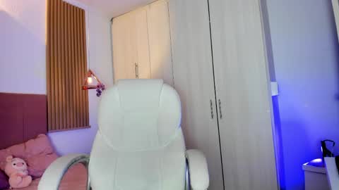 Snapshot of mia_nevaeh chatting on May 19, 2026, 3:40 pm Mia Nevaeh - follow me online show from May 19, 2026, 3:40 pm
