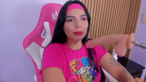 mia novoa online show from July 21, 2026, 9:39 pm