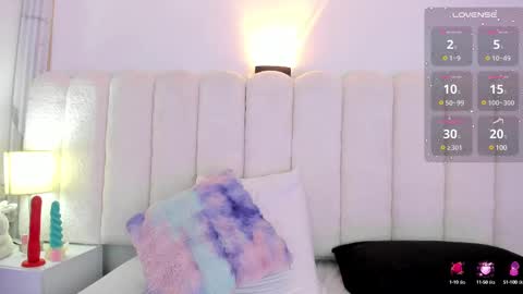 Mia online show from March 8, 2025, 3:24 pm