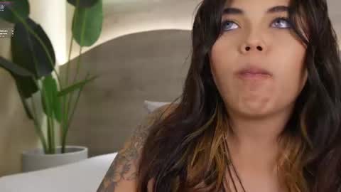 mia_rosalie online show from June 18, 2026, 9:14 am