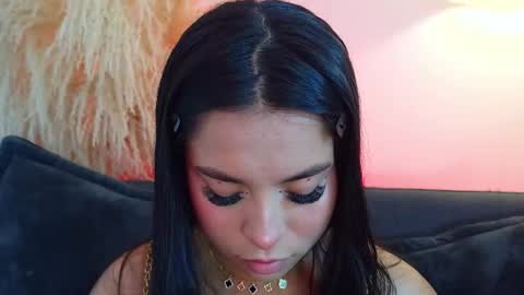 Mia online show from March 22, 2026, 7:06 pm