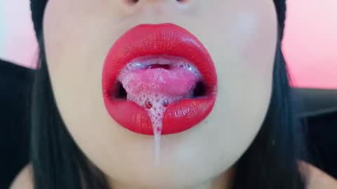 Mia online show from April 1, 2026, 8:06 pm