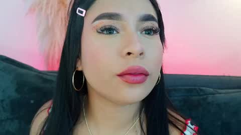 Snapshot of mia_roux1 chatting on April 19, 2026, 8:33 pm Mia online show from April 19, 2026, 8:33 pm