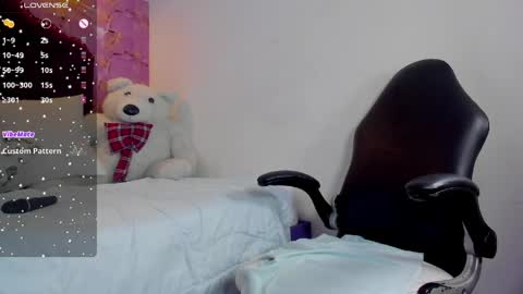 Snapshot of mia_rouxx1 chatting on April 6, 2026, 4:46 am Mia online show from April 6, 2026, 4:46 am