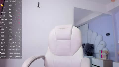 Snapshot of mia_rouxx1 chatting on April 13, 2026, 4:07 am Mia online show from April 13, 2026, 4:07 am