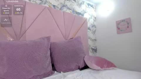 Snapshot of mia_rouxx1 chatting on April 15, 2026, 4:52 am Mia online show from April 15, 2026, 4:52 am