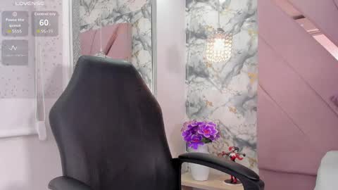 Snapshot of mia_rouxx1 chatting on April 16, 2026, 5:08 am Mia online show from April 16, 2026, 5:08 am