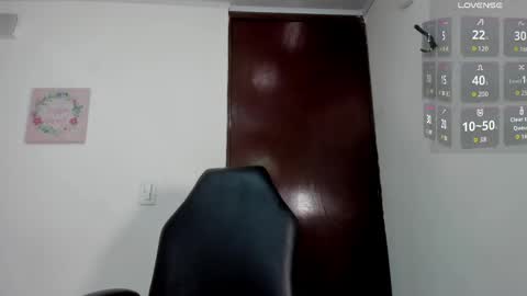 Snapshot of mia_rouxx1 chatting on May 14, 2026, 4:52 am Mia online show from May 14, 2026, 4:52 am