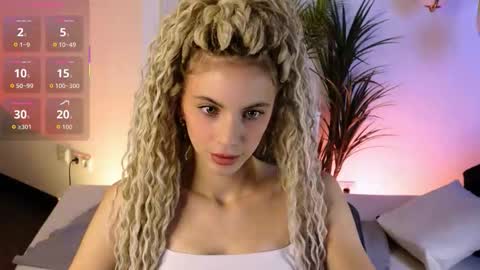 Mia online show from October 30, 2025, 6:26 am