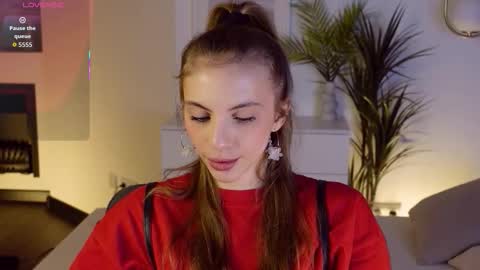 Mia online show from November 20, 2025, 6:24 am