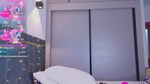 Mia online show from March 2, 2025, 3:37 pm