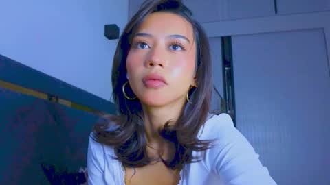 Mia online show from September 21, 2025, 1:35 pm